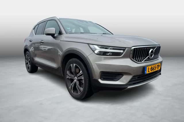 Volvo XC40 (2021) thumbnail 3