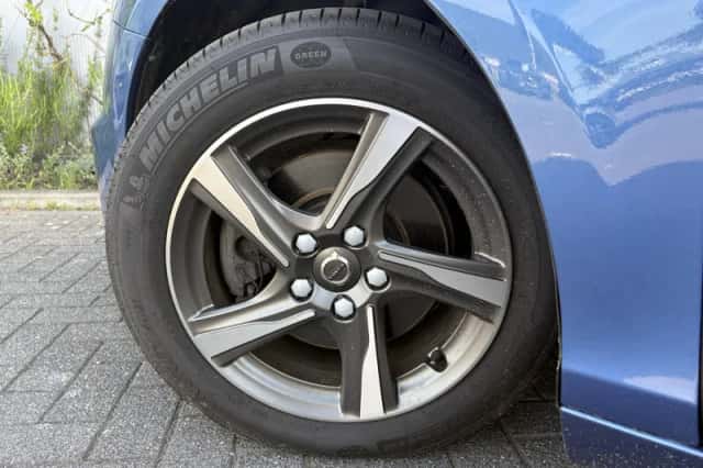 Volvo V40 (2018) thumbnail 4