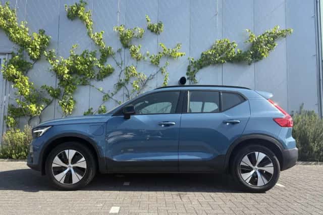 Volvo XC40 (2023) thumbnail 2