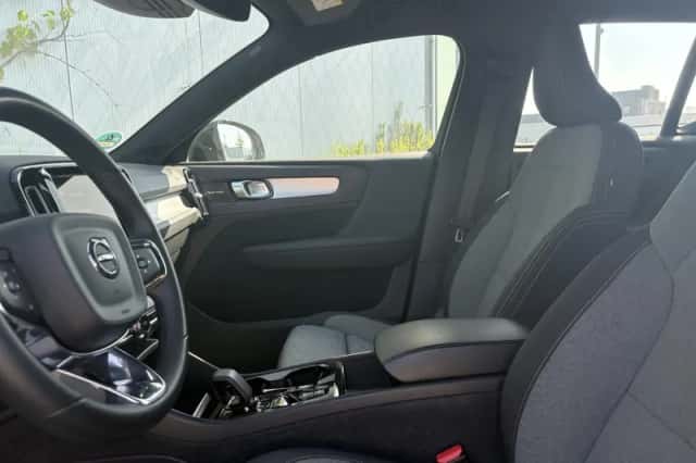 Volvo XC40 (2023) thumbnail 5