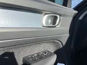 Volvo XC40 thumbnail 7