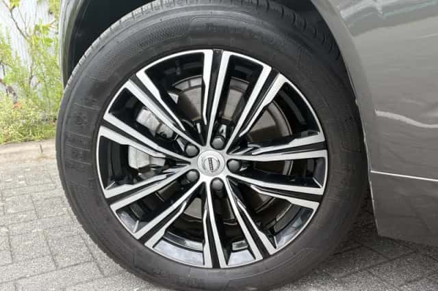 Volvo XC60 (2021) thumbnail 4