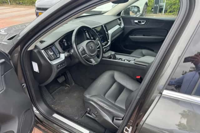 Volvo XC60 (2021) thumbnail 6
