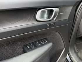 Volvo EX40 (2025) thumbnail 9