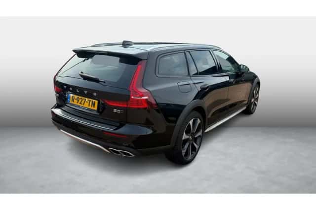 Volvo V60 (2022) thumbnail 2