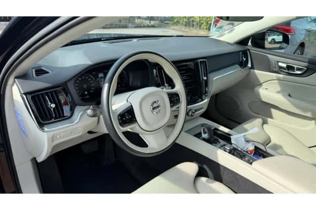 Volvo V60 (2022) thumbnail 5