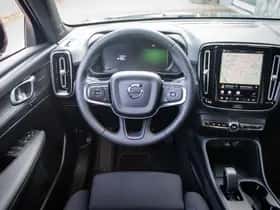 Volvo EX40 thumbnail 2