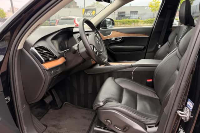 Volvo XC90 (2019) thumbnail 3