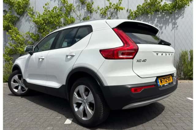 Volvo XC40 (2021) thumbnail 3