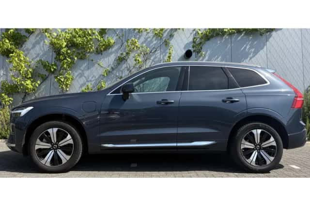 Volvo XC60 (2023) thumbnail 2