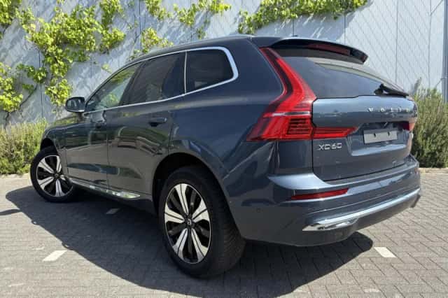 Volvo XC60 (2023) thumbnail 3