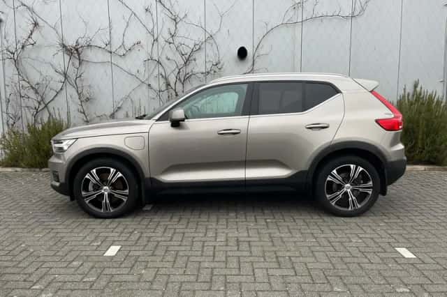 Volvo XC40 (2021) thumbnail 2