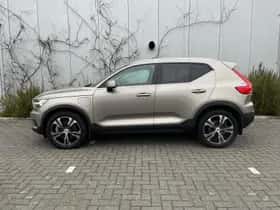 Volvo XC40 thumbnail 2