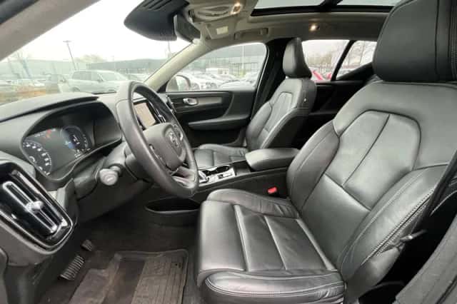 Volvo XC40 (2021) thumbnail 4