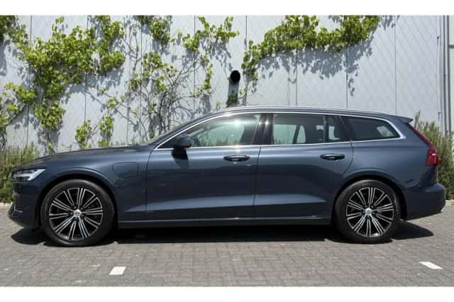 Volvo V60 (2022) thumbnail 2