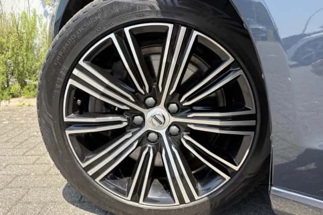 Volvo V60 (2022) thumbnail 4