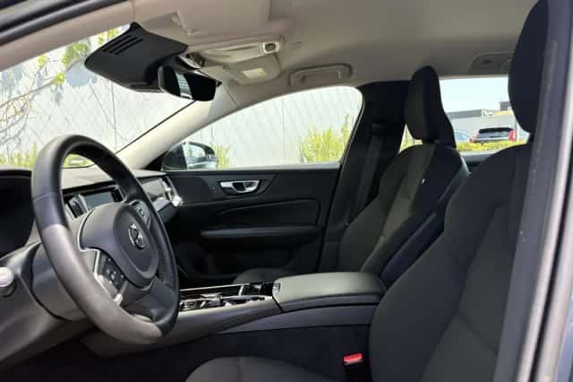 Volvo V60 (2022) thumbnail 5