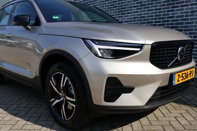 Volvo XC40 (2024) thumbnail 3