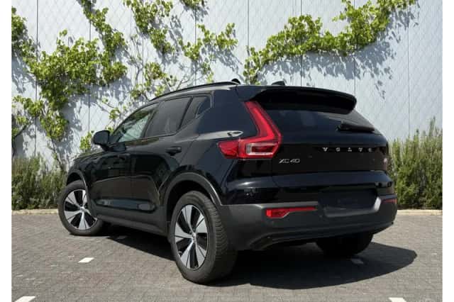 Volvo XC40 (2023) thumbnail 2