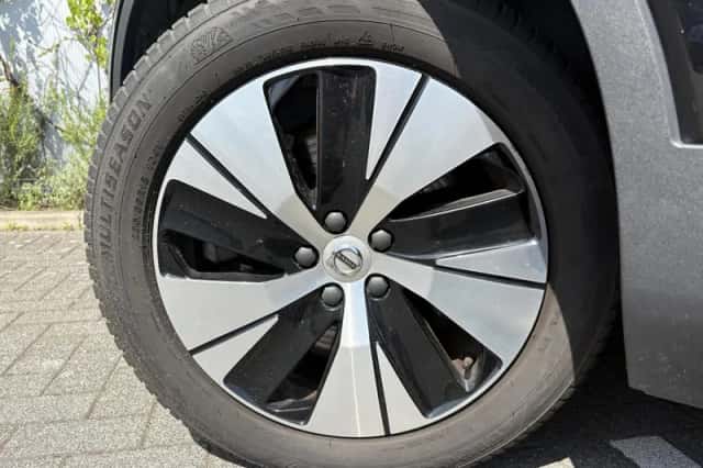 Volvo XC40 (2023) thumbnail 3