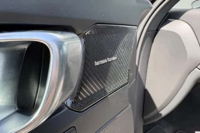 Volvo XC40 (2023) thumbnail 5