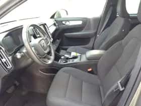 Volvo XC40 thumbnail 2