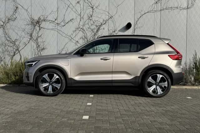 Volvo XC40 (2022) thumbnail 2