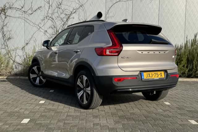 Volvo XC40 (2022) thumbnail 3