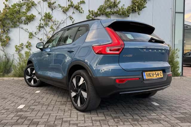 Volvo EX40 (2025) thumbnail 3