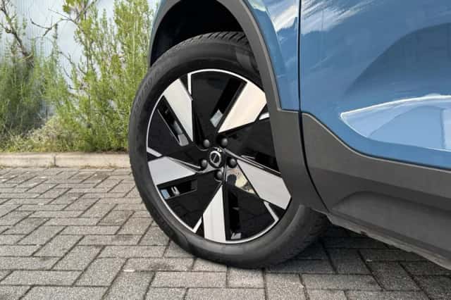 Volvo EX40 (2025) thumbnail 4