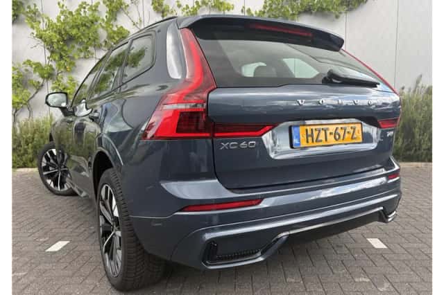Volvo XC60 (2025) thumbnail 3