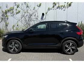 Volvo XC40 thumbnail 2