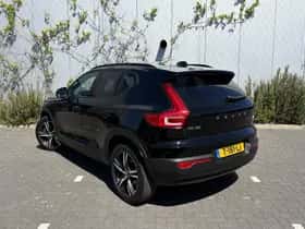 Volvo XC40 thumbnail 3