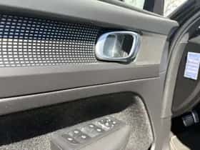 Volvo XC40 thumbnail 5