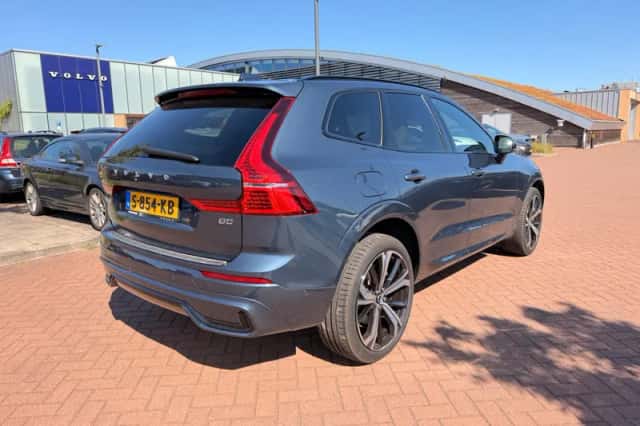 Volvo XC60 (2023) thumbnail 2