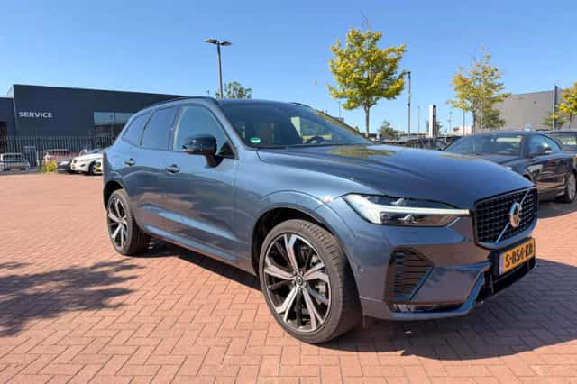 Volvo XC60 (2023) thumbnail 3