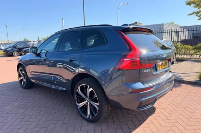 Volvo XC60 (2023) thumbnail 4