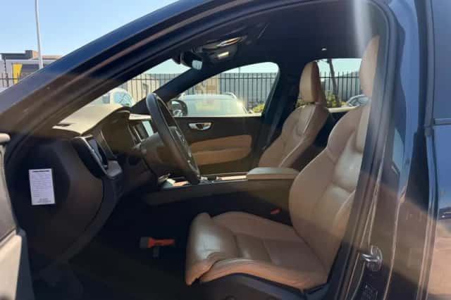 Volvo XC60 (2023) thumbnail 5