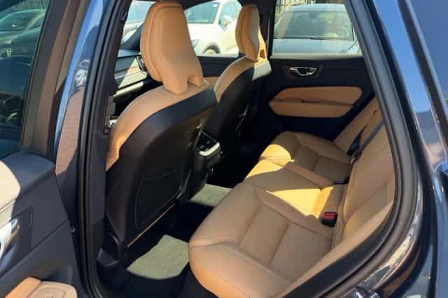 Volvo XC60 (2023) thumbnail 6