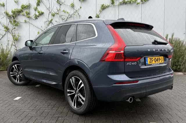 Volvo XC60 (2019) thumbnail 3