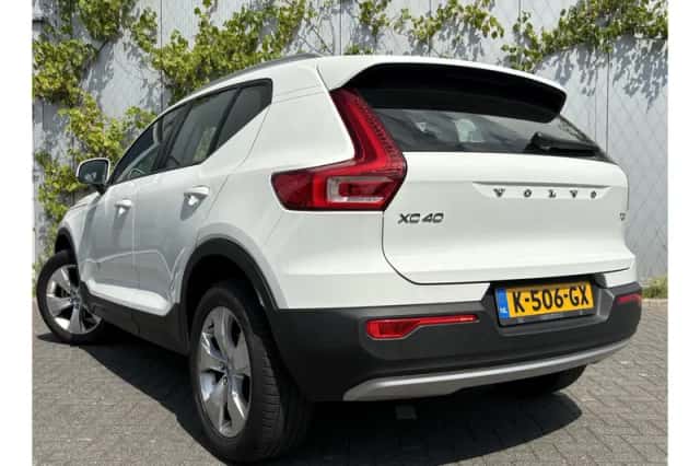 Volvo XC40 (2020) thumbnail 3