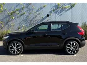 Volvo XC40 thumbnail 2