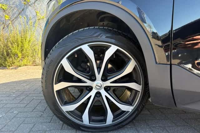 Volvo XC40 (2018) thumbnail 3