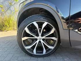 Volvo XC40 thumbnail 3