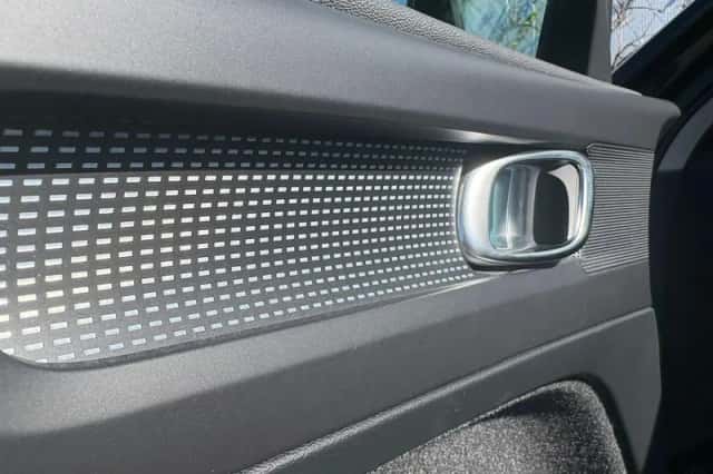 Volvo XC40 (2018) thumbnail 4