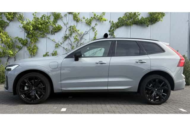 Volvo XC60 (2023) thumbnail 2