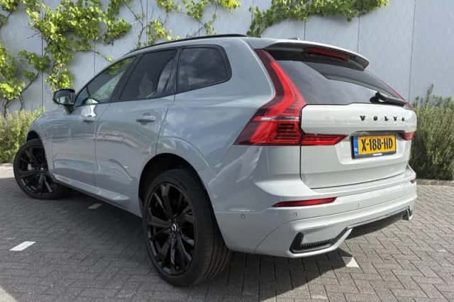 Volvo XC60 (2023) thumbnail 3