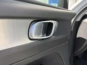Volvo XC40 thumbnail 4