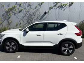 Volvo XC40 thumbnail 2