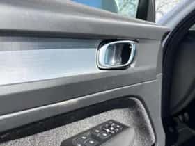 Volvo XC40 thumbnail 5